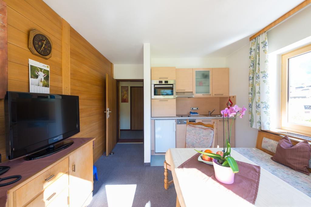Haus Enzian Apartment แลร์มอส ห้อง รูปภาพ