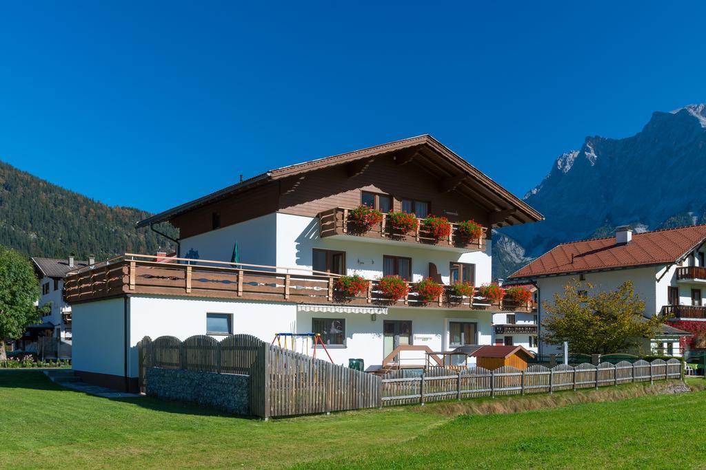 Haus Enzian Apartment แลร์มอส ภายนอก รูปภาพ
